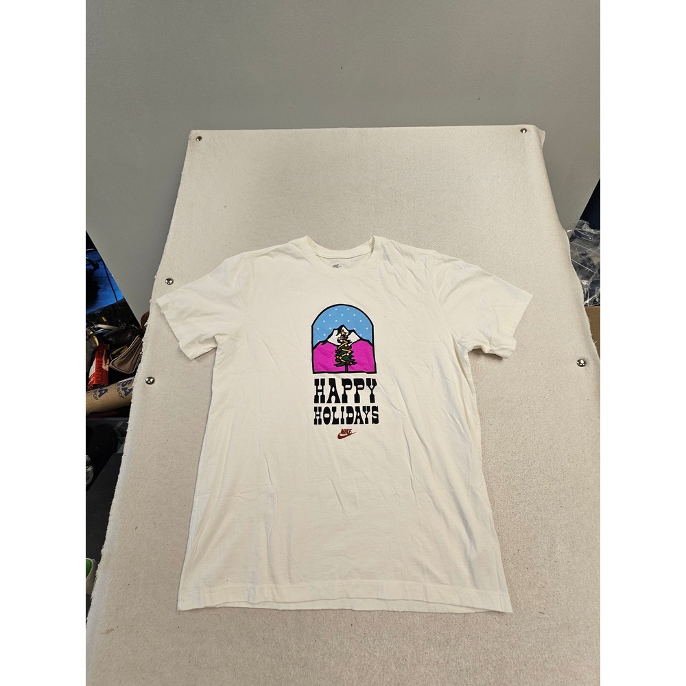 Nike Mens Happy‎ Holidays Graphic T-Shirt Cream White Mountain Christmas Large - Picture 1 of 5
